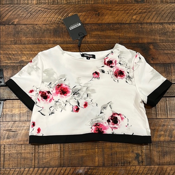 Missguided White and Red Boxy Crop Blouse Short Sleeve - Picture 1 of 3